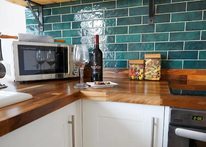 Host & - Marine Sands スカーバラ